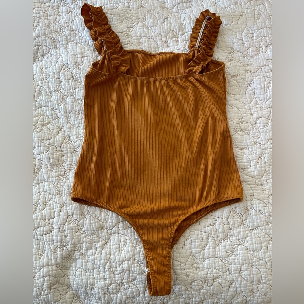 Ribbed Ruffled Mustard Bodysuit - Picture 4 of 6